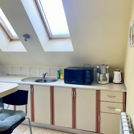 35 Cozy 1 Bedroom With Balcony *