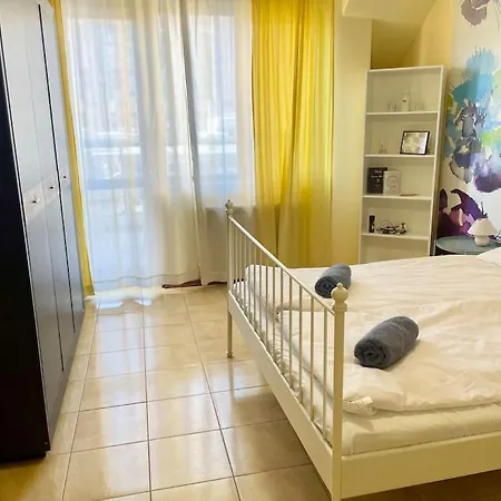 35 Cozy 1 Bedroom With Balcony アパート