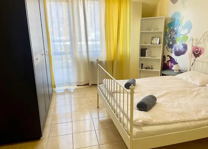 35 Cozy 1 Bedroom With Balcony Апартамент