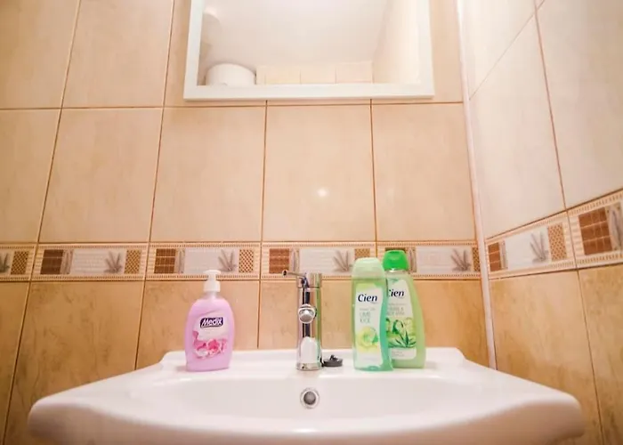 Апартамент 35 Cozy 1 Bedroom With Balcony *